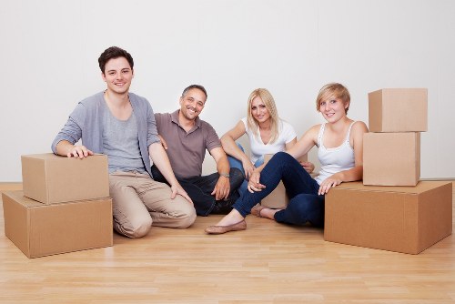 Local moving truck service for flats and homes near Kennington